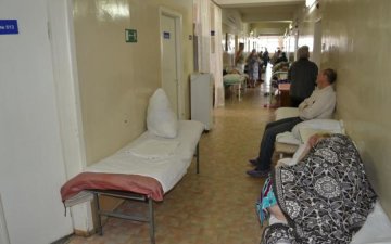 Лікарка-садистка закрилася в кабінеті і творила з немовлятами страшні речі