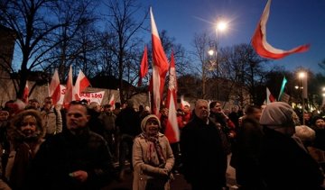  Поляки уже недовольны новой властью