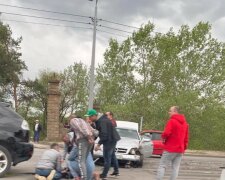 В Харькове на "зебре" сбили девушку, искалеченное тело застряло в груде металла - медики не растерялись