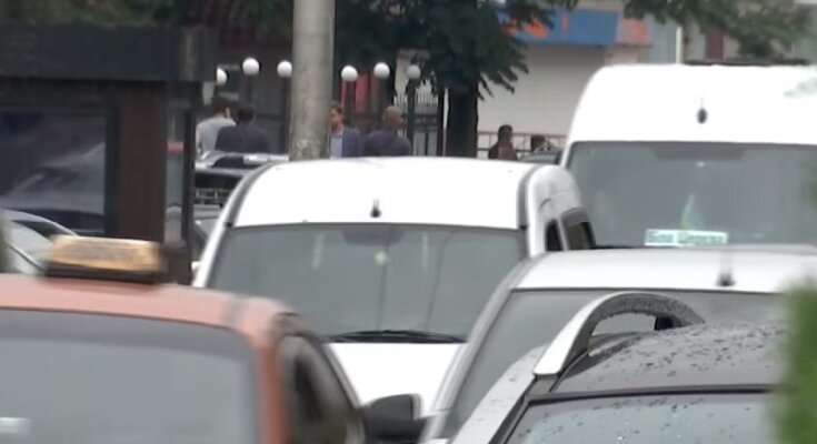 Автівки. Фото: Youtube