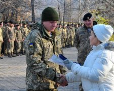 Вручил орден в баре: военком публично унизил память воина АТО 
