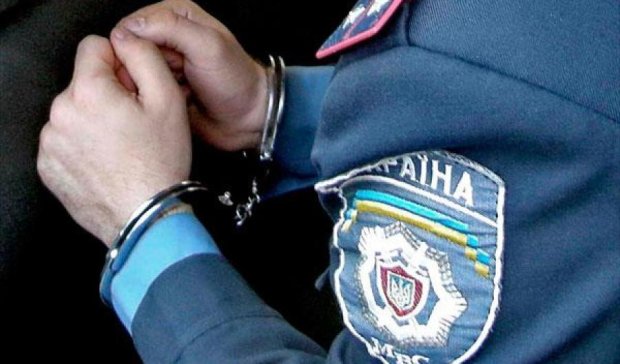 Двух милиционеров арестовали за ограбления кафе-бара