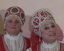 "Заміж за Путіна": бабусі в кокошниках заспівали оду диктатору (відео) 