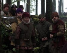 Лютий гном не дає спокійно жити цілій сім'ї: відео