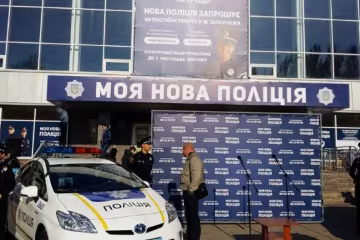 У Запоріжжі з самого ранку подають заяви до нової поліції (фото)