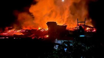 Пожежа на логістичному центрі у передмісті Дніпра