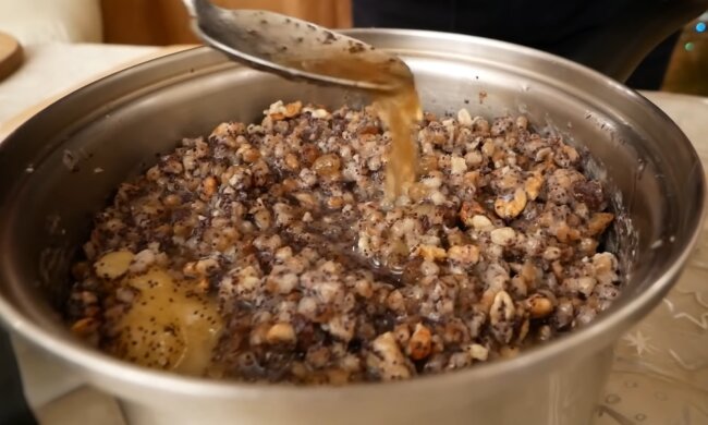 Приготування різдвяної куті, кадр з відео: YouTube Костянтин Грубич