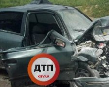 Дівчина на величезній швидкості розбилась об бетонну огорожу