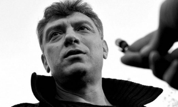 Порошенко посмертно наградил Немцова орденом Свободи