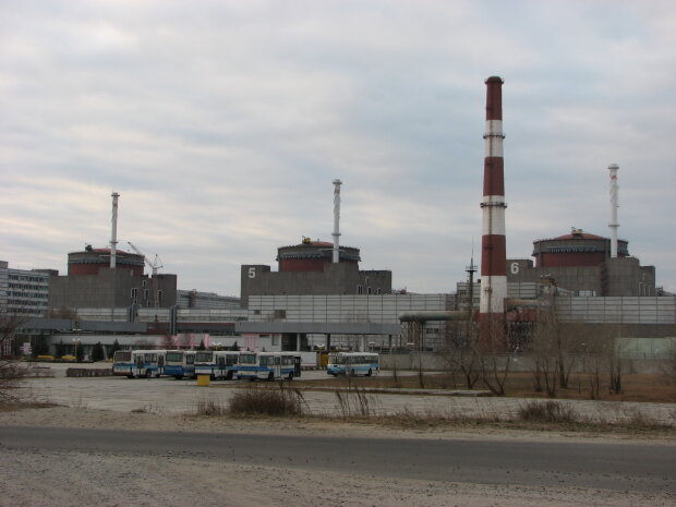 Захватчики Запорожской АЭС провозгласили ее собственностью "Росатома": "Терроризируют персонал станции"