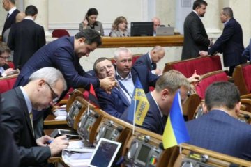 Без яхт, Мальдив и Rolex: реальная зарплата честного чиновника
