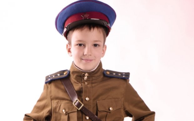 Российских детей хотят нарядить в форму НКВД к 9 мая