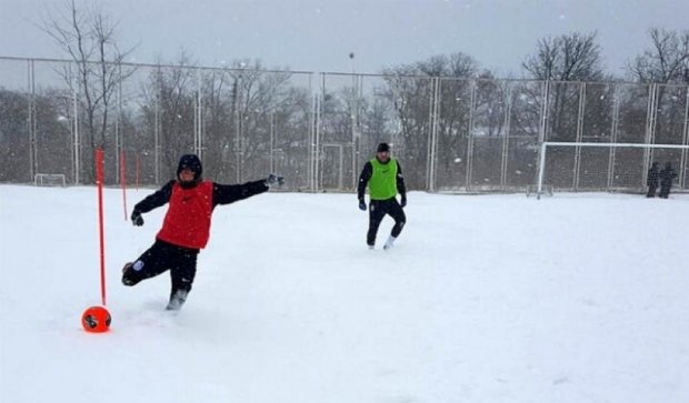 «Черноморец» тренируется по колено в снегу (фото)