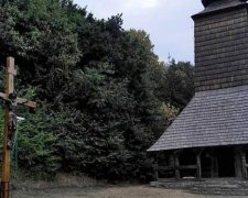 Закарпатська громада поставила хрест бійцям АТО в Пирогово (фото)