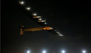 Літак на сонячних батареях успішно подолав 35 тис кілометрів
