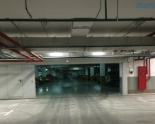 В Киеве в скандальном ЖК "Автограф" группы компаний DIM протекает подземный паркинг, где паркоместо стоит 20 тысяч долларов