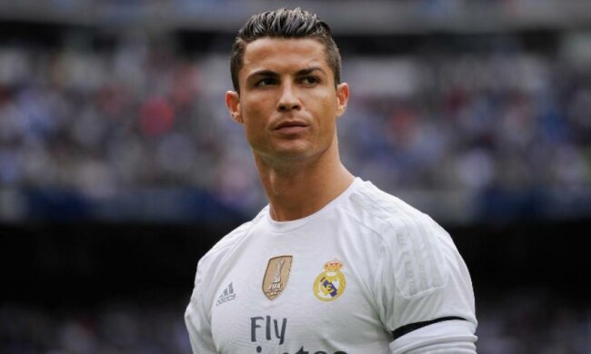 ПСЖ предлагает Роналду зарабатывать 18 млн евро в год