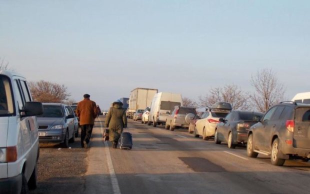На границе с Крымом внезапно исчезли российские блокпосты