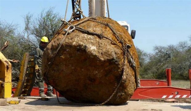 Археологи откопали гигантский метеорит