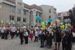В глазах двоится: в школе на Львовщине зафиксировали рекордное количество близнецов