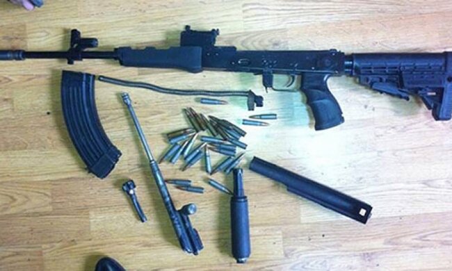 Кокаин, золото, фальшивые документы и "АК" - набор запорожского злоумышленника  (фото)