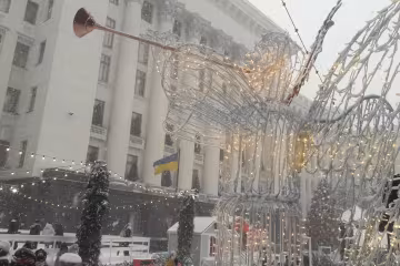 Офис президента, новогодний городок - фото Знай.иа
