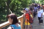 Люди на вулицях, скріншот: Youtube