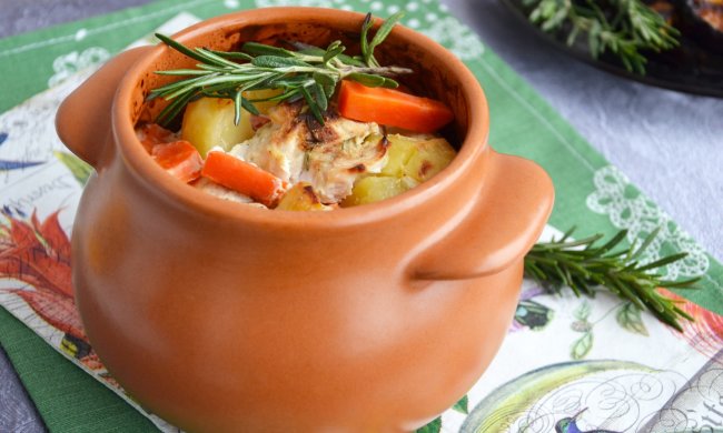 Рецепт свинини в горщику з картоплею: страва, яка доповнить будь-який стіл