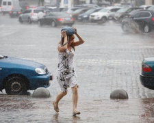 Погода на початок тижня: грізна стихія змусить забути про літо