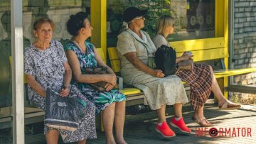 Трудова книжка, пенсійне посвідчення та гроші
