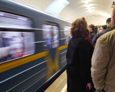 Украинцы в метро, фото: Знай.ua