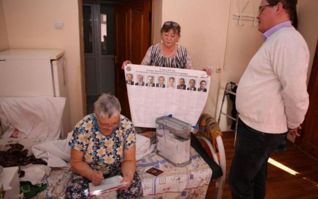 За Путіна: окупанти помстились хворій пенсіонерці