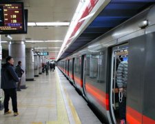 Героїчний порятунок китайської бабусі в метро став хітом YouTube