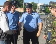 Повестки в армию раздавали на Криворожском авторынке (видео)