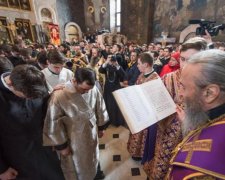 Украинское духовенство дружно "легло под Путина"