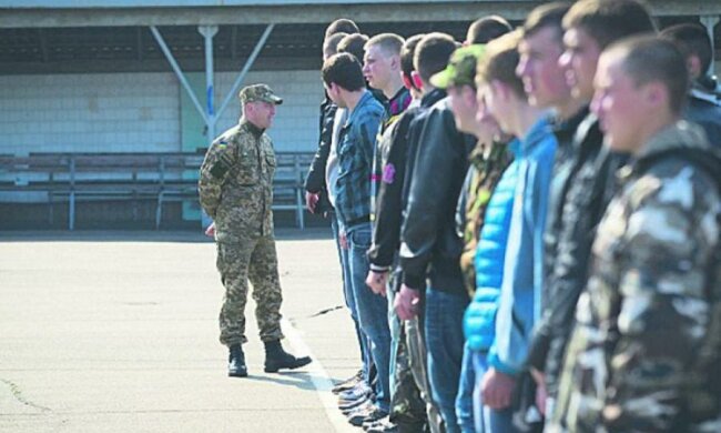 Военкомы пришли за главным антикоррупционером Украины