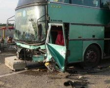 Поворот смерті: переповнений автобус потрапив у криваву аварію