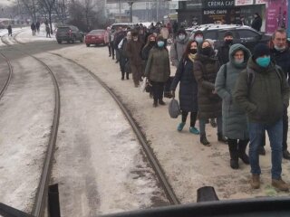 Очередь на трамвай, фото: Киев без цензуры