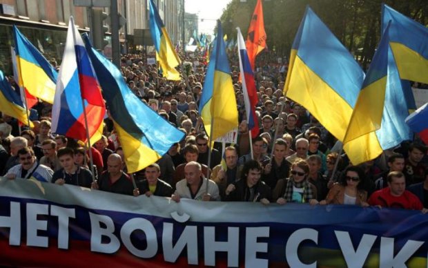 У Санкт-Петербурзі розгорнули українські прапори