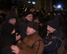 Силовики побили нардепа від "блокадників"
