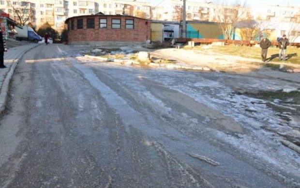 Вполне скрепно: в сети показали ужас крымских дорог
