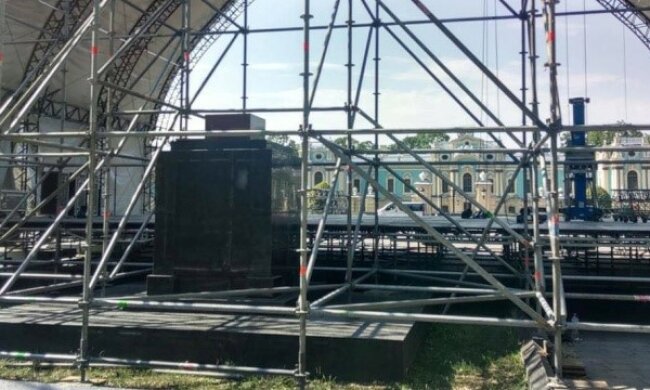 КМДА планує знести радянський пам’ятник, де відбудеться концерт Бочеллі – організатори