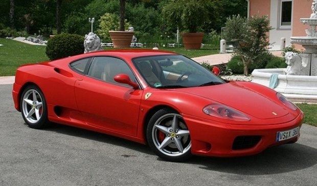 Що під капотом у Ferrari V8 (відео)