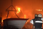 "Крихітка на мільйон" перетворилася на купку попелу: під Одесою спалили елітну яхту скандального депутата, кадри розправи