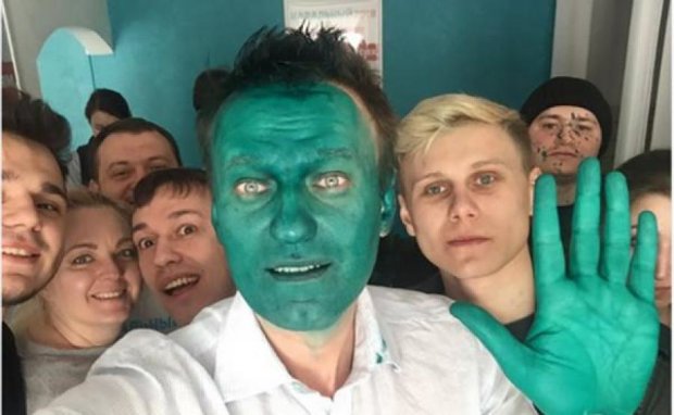 Халк, Шрек и Фантомас: соцмережі відреагували на "зеленого" Навального