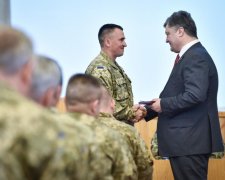 Украинских воинов почтили наградами за самоотверженность
