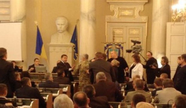 Кошулинский подрался с помощником председателя Львовского облсовета (видео)