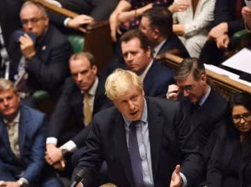 Замість Brexit у Лондоні влаштували вечірку на честь Хелловіну: прем'єр Британії - найпопулярніший герой