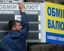 Це катастрофа: долар побив торішній рекорд