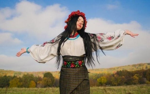 День вышиванки: украинские звезды примерили лучшие традиционые образы
